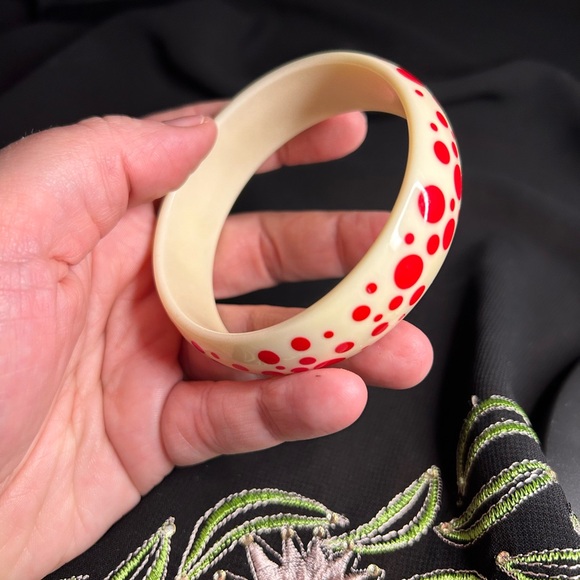 VTG Cute Cream and red dotted plastic bracelet. Unbranded - Picture 6 of 7